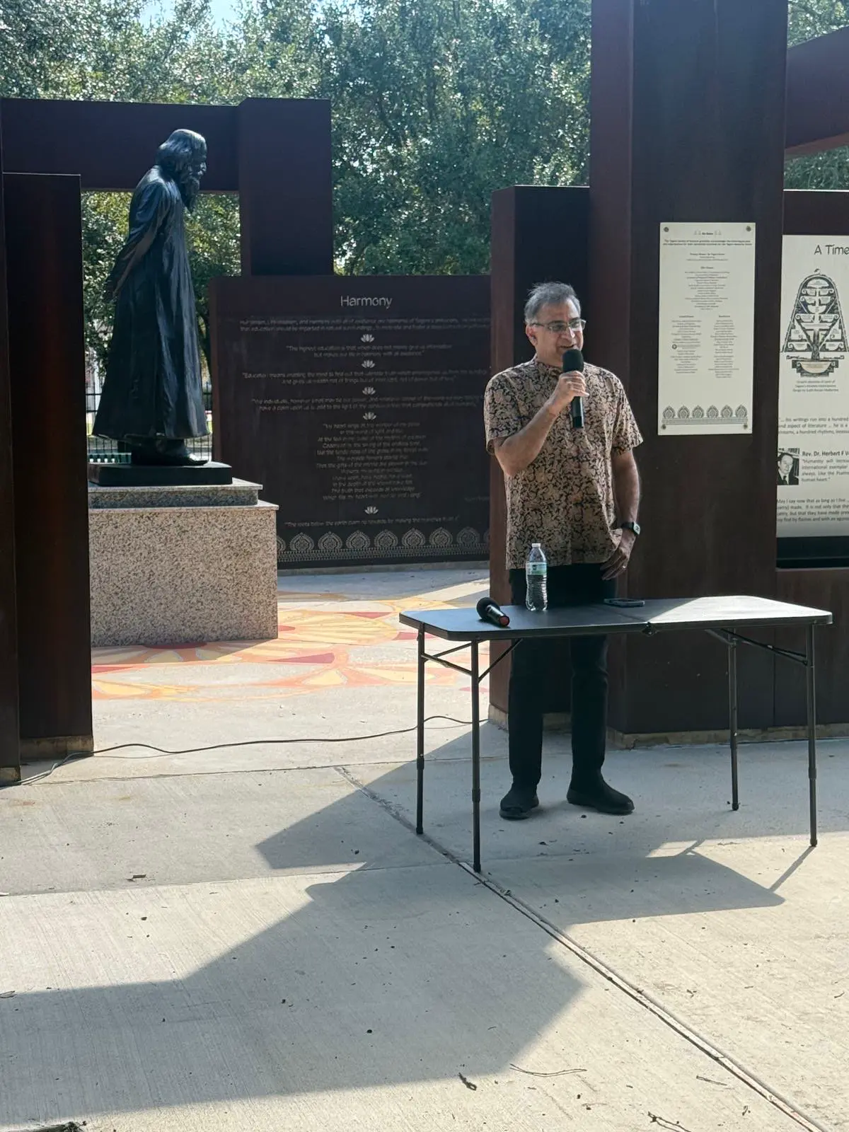 Guest at the microphone â An Inspiring Conversation with Dr. Rabindra Chakraborty